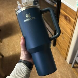 40oz Navy Stanley